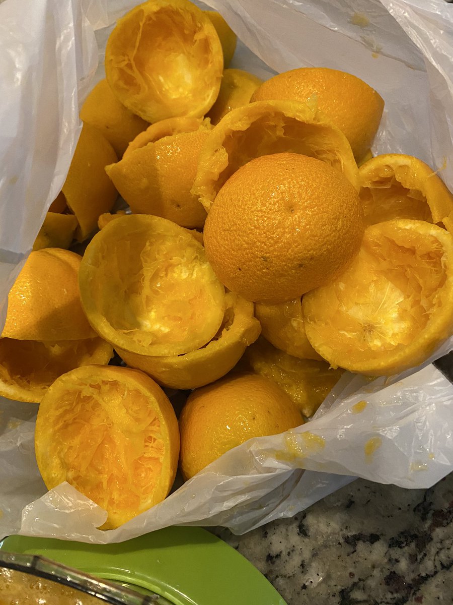 kaburch1981's tweet image. I had a lot of extra oranges and made juice. There are 24 orange 1/2s in the bag. I was able to fill this measuring cup 2 1/2 times. About how much juice came from each whole orange? #relevantmath @BrookeMorphew17 @ProsperISD