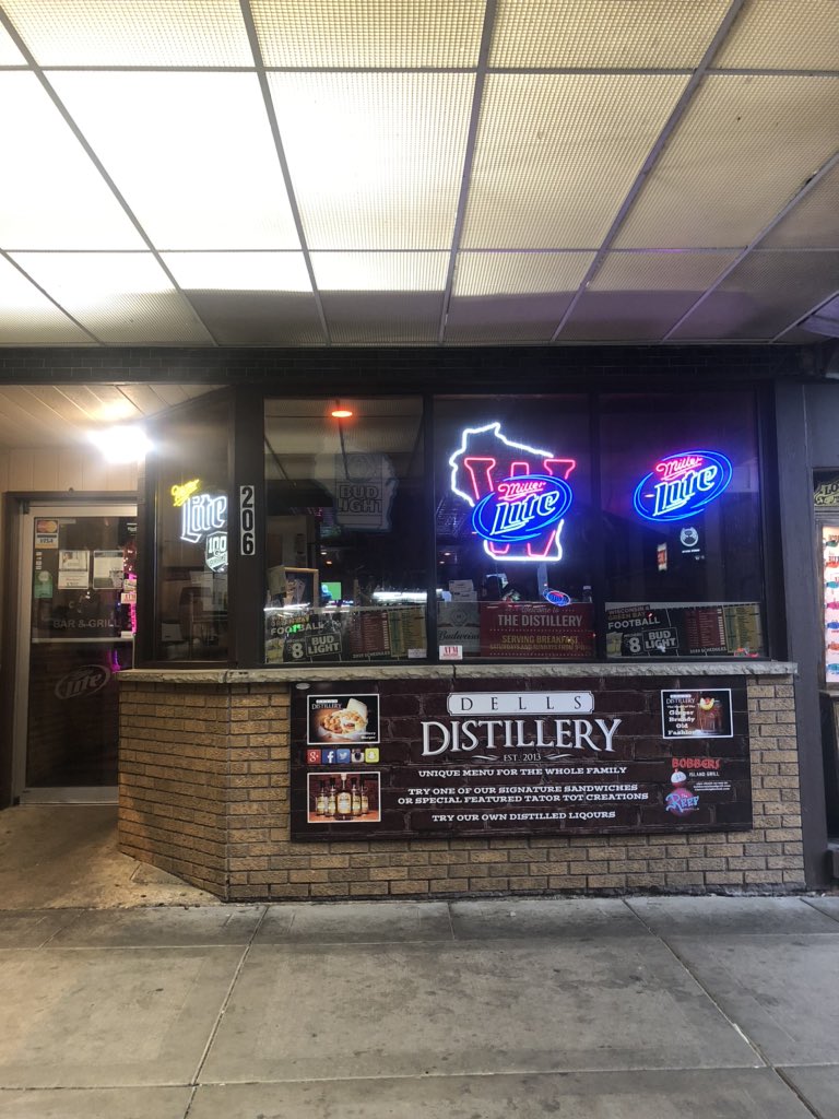 carleenwild's tweet photo. It’s been awhile since was here last .. prob be awhile before return again. #lackofservice #notwhatusedtobe #wisconsindells @DellsDistillery #needMonksburger #quicktriphome https://t.co/j39lb0D1Im