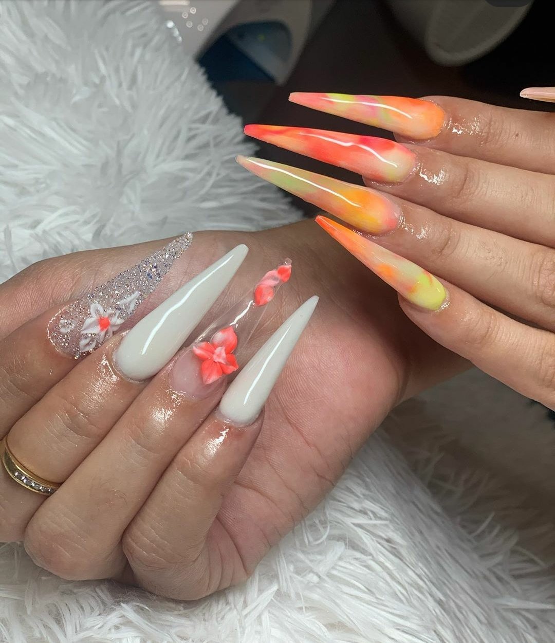 Sara nails deals