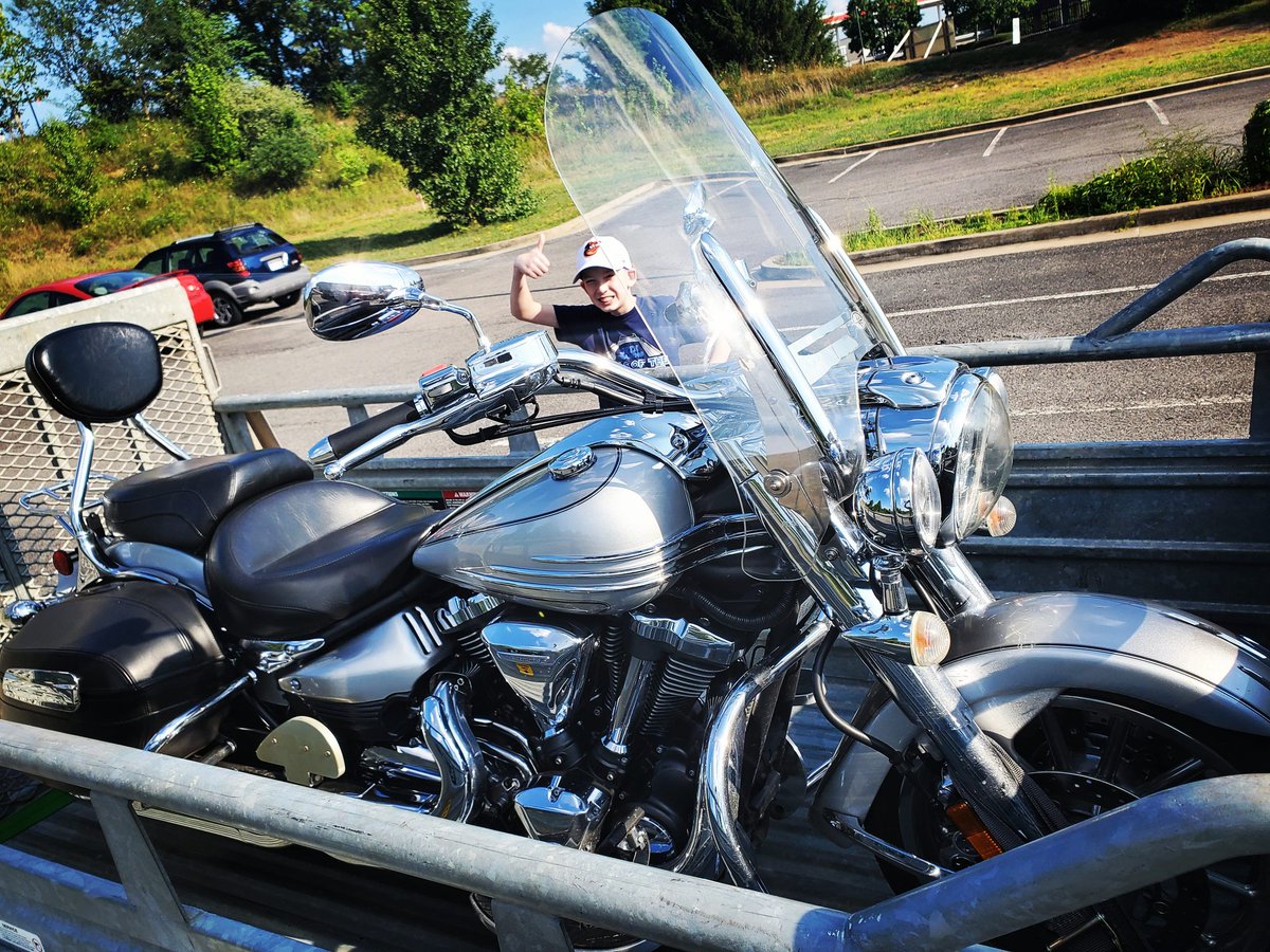 TJBarranger's tweet photo. Took an all-day road trip to West Virginia to bring home a new horse for the stable, an '06 Stratoliner. Let the good times roll! #TJBWeekend https://t.co/ypFVmOlQNw