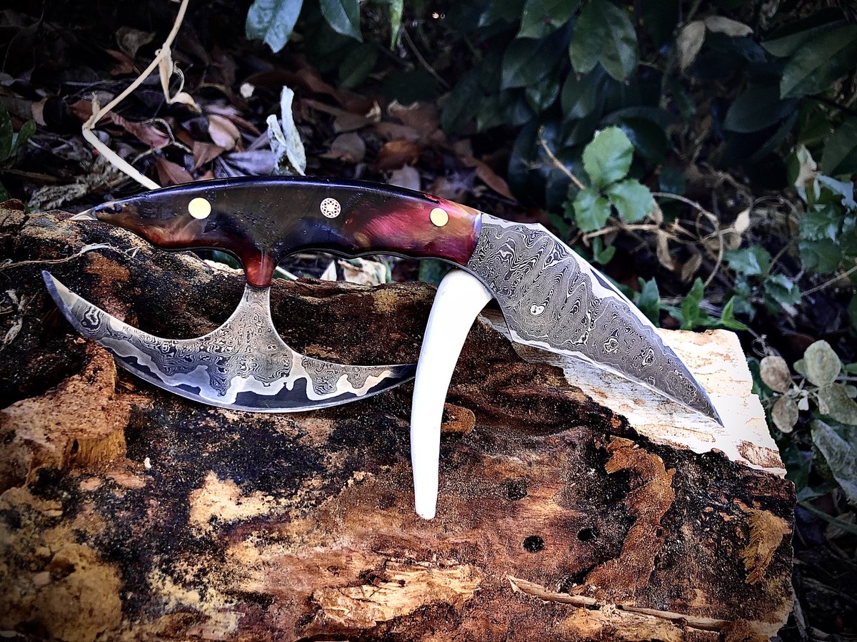 MatthewPortmann's tweet photo. Fun challenging custom order.  Never made anything like that before.  #Damascus #knives #knife https://t.co/FSL2aQaMLc