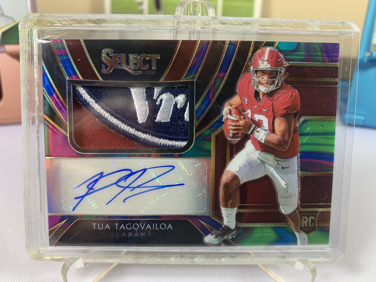 RipReadySports's tweet photo. HOLY MOLY, WHAT A BOX! We hit ANOTHER SSP #JoeBurrow (this one #’d 2/10 😬) + an absolutely UNREAL RPA of #TuaTagovailoa (#’d 1/4 🤯)!  A truly amazing break of @PaniniAmerica Chronicles Draft Picks. #Panini #Football #WhoDoYouCollect #RipReady 🌊🌊🌊 https://t.co/AIdGWigOX2
