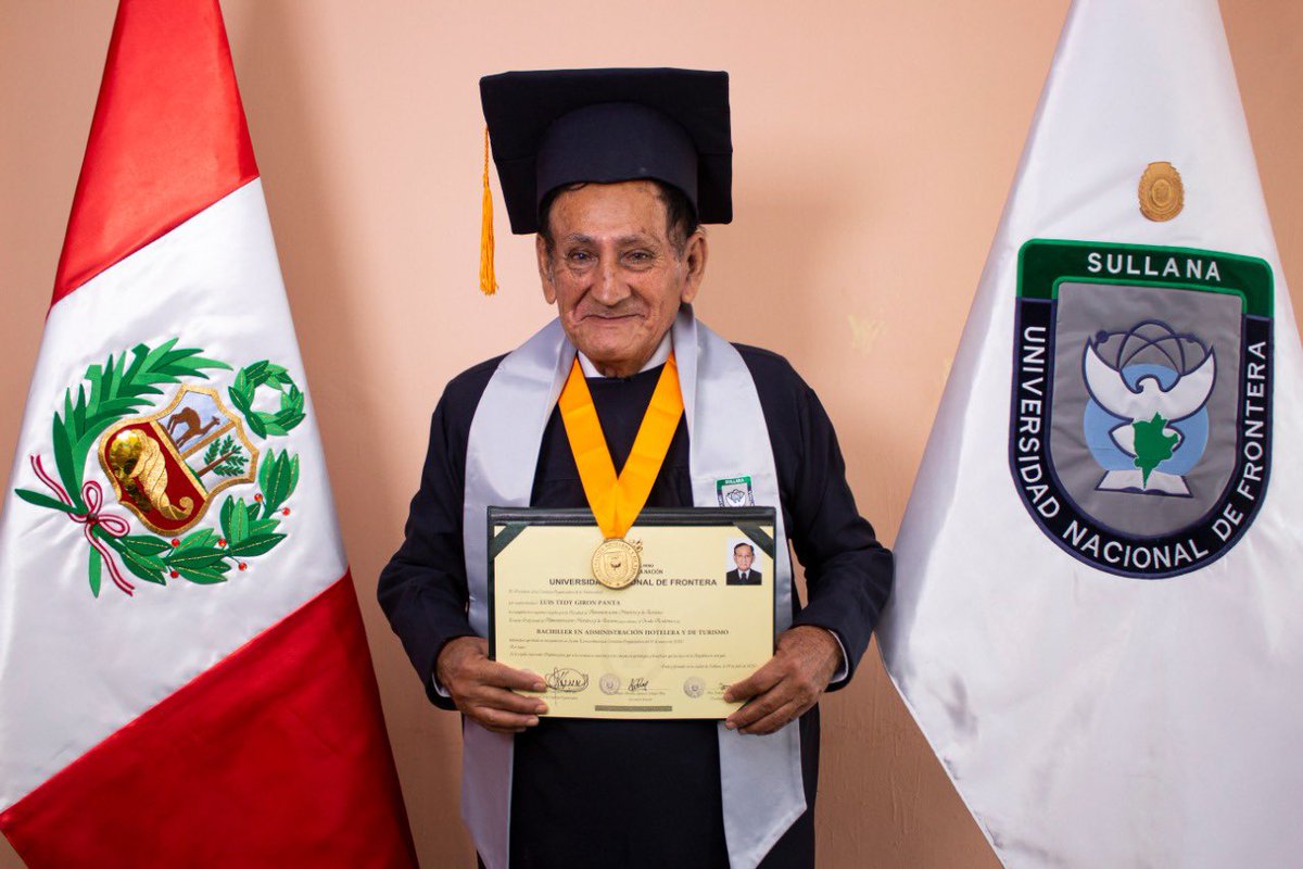 DelChiraNoticia's tweet photo. [SE GRADÚA A LOS 73 AÑOS]
Demostrando que no hay límite para cumplir las metas, el sullanero Luis Teddy Girón Panta, a los 73 años de edad, se graduó como Bachiller en Administración Hotelera y Turismo en la @UNF_oficial en #Sullana #Piura https://t.co/KcIK3LZ7er