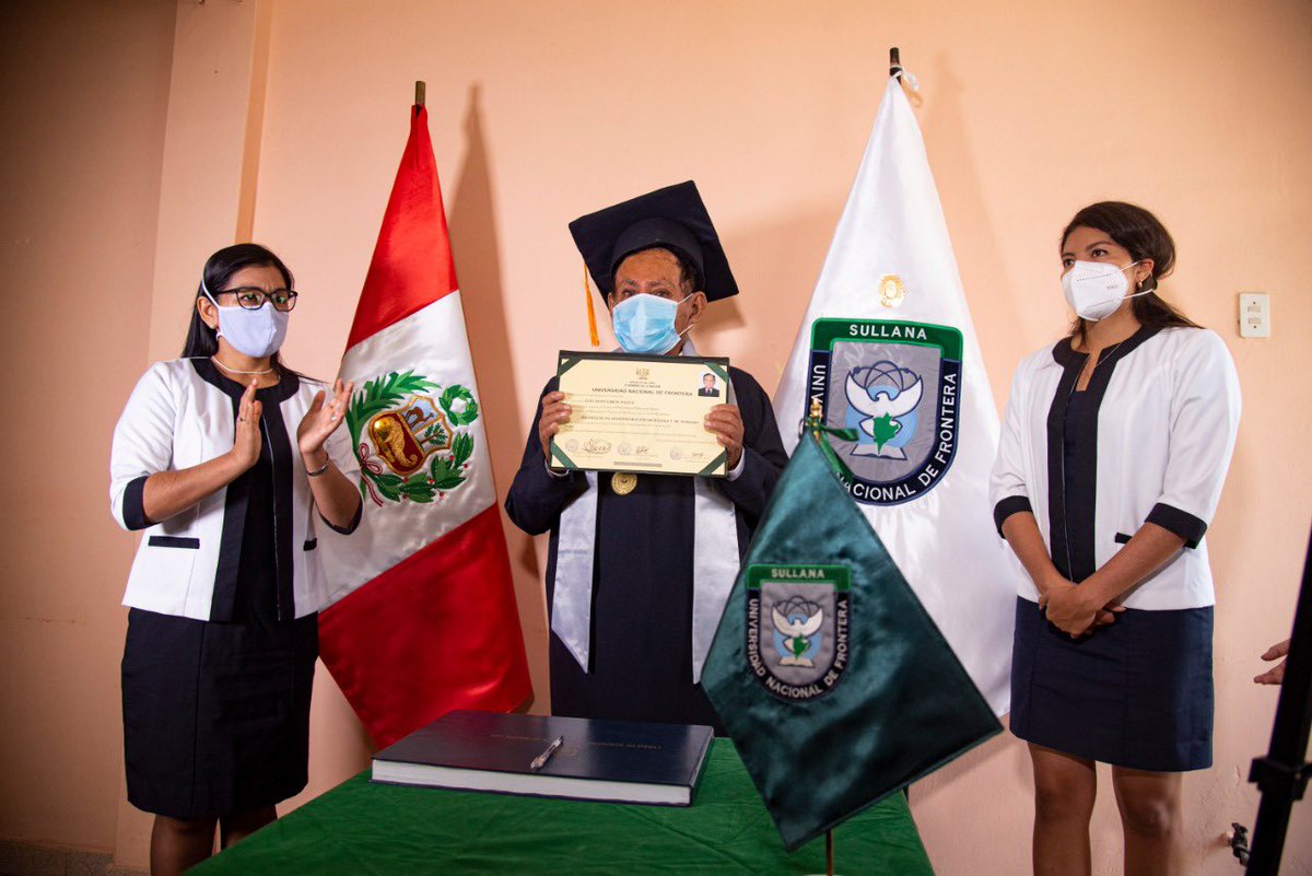 DelChiraNoticia's tweet photo. [SE GRADÚA A LOS 73 AÑOS]
Demostrando que no hay límite para cumplir las metas, el sullanero Luis Teddy Girón Panta, a los 73 años de edad, se graduó como Bachiller en Administración Hotelera y Turismo en la @UNF_oficial en #Sullana #Piura https://t.co/KcIK3LZ7er