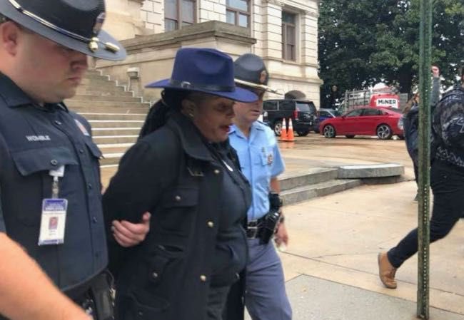 TheWayWithAnoa's tweet photo. This is a mother. Doesn’t hit the same does it? Like stop sharing pictures of white moms and the police as if somehow she’s less deserving of arrest than Mary Hooks at the Georgia Statehouse in 2018. Plenty of moms protesting. Plenty of moms getting yanked up by the police. https://t.co/OlON5oe0gw