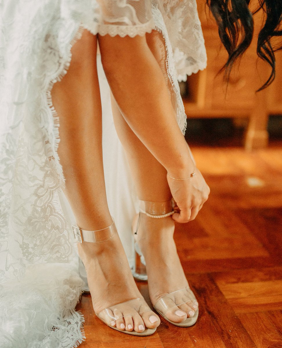 botanicawedding's tweet photo. The finishing touches π
.
.
.
#wedding #bride #weddinginspiration #weddingday #love #bridetobe #bridal #weddingideas #weddinggown #engaged #weddings #weddinginspo #bridalgown #botanicaweddings ( #π· @jiwaphotography ) https://t.co/uxuQQzp3XI