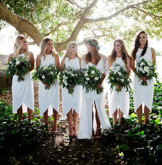 FianceeBodas's tweet photo. Damas de novia con vestidos de color blanco, la mejor manera de apuntarte un diez en cualquier boda veraniega. https://t.co/Sd73dkzByj