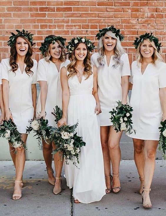 FianceeBodas's tweet photo. Damas de novia con vestidos de color blanco, la mejor manera de apuntarte un diez en cualquier boda veraniega. https://t.co/Sd73dkzByj