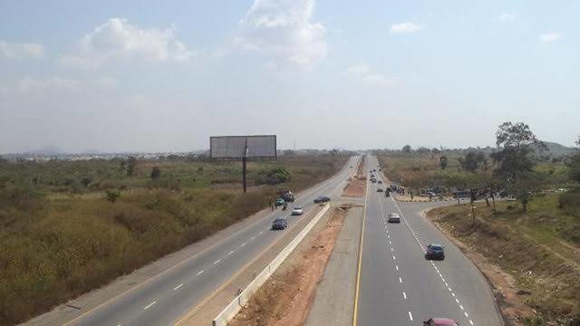 (2) ABUJA-ABAJI ROAD (SECTION 1: INTERNATIONALAIRPORT LINK ROAD JCT - SHEDA VILLAGE JCT)Contractor: Dantata & SawoeContract Sum: N28.6bnCurrent Completion Level: 96.11%2020 SUKUK Payment: N1.0bnPROJECT COMPLETIONKms Covered (2020): 2.2km