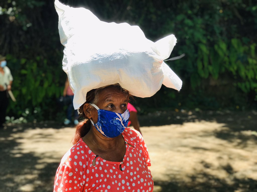 fundacionafroos's tweet photo. Conmemoramos el #25DeJulio Día Internacional de las Mujeres Afrocentroamericanas, Afrolatinoamericanas, Afrocaribeñas y de la Diáspora, junto a Mujeres #Afrosalvadoreñas, Desde @afroossv en compañía y apoyo del @culturasv @ISDEMU visitamos las comunidades Afrodescendientes. https://t.co/lK2w02SbfX