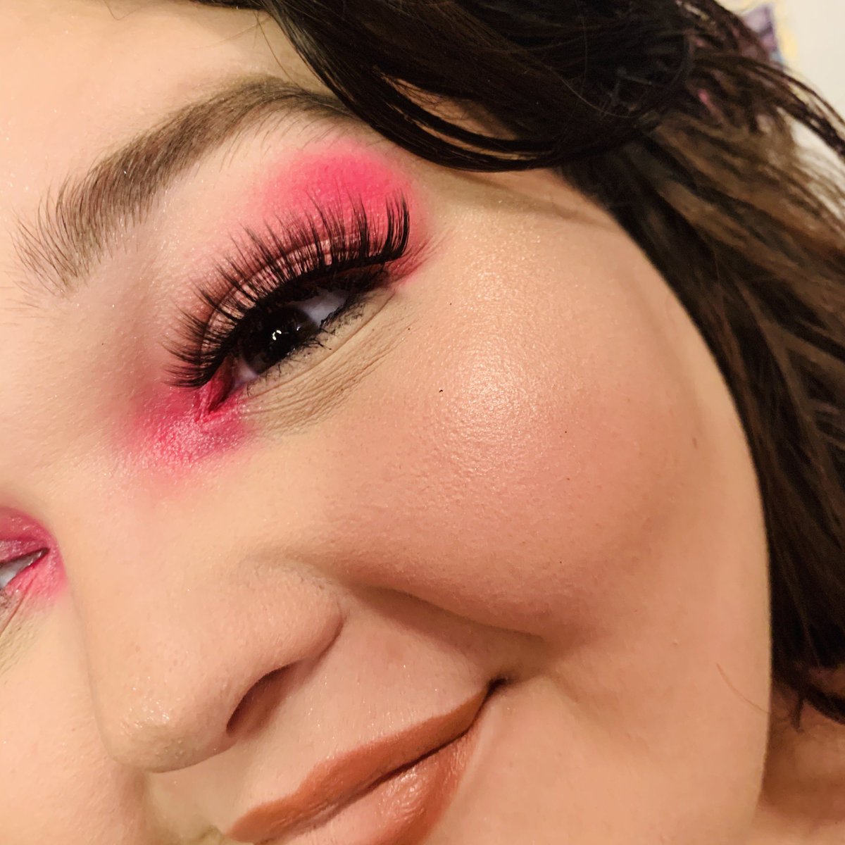 olivia_masch's tweet photo. I’ve been LOVING the @jamescharles x @MorpheBrushes palette 😻

@MAKEUPFOREVERUS foundation&amp;concealer 
@MakeupRevUSA contour palette 
@bubblegumbty highlighter&amp;lashes
@elfcosmetics brow liner &amp; primer 
@MorpheBrushes lipstick 

P.s. no smoothing, no filters, no edits. 👏🏻 https://t.co/CQp7mHA7ie