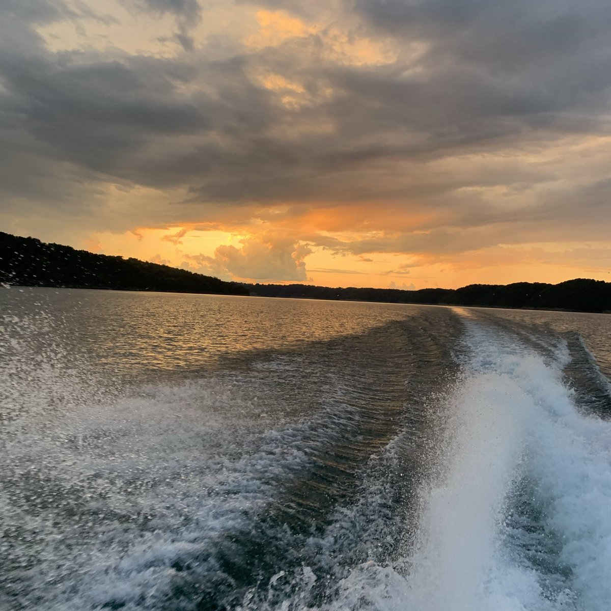 JEEdwardsKY's tweet photo. Lake Cumberland at its best! #lc365 #seemyset https://t.co/yUmXdGkDkt