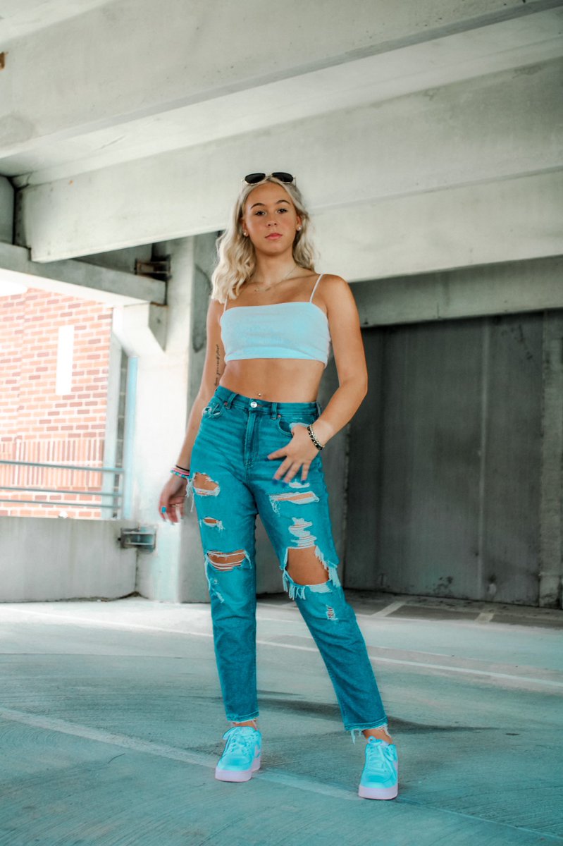 mackenzierossss's tweet photo. parking deck vibes https://t.co/qi4AZYcjZF