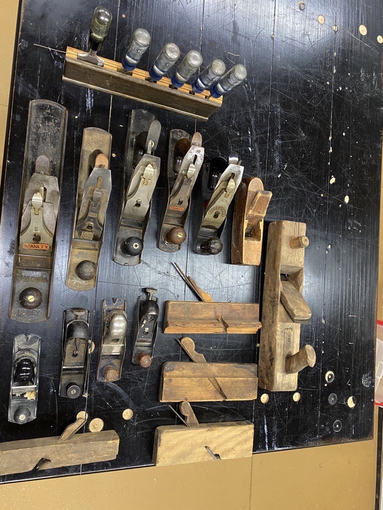 vAVF925's tweet photo. The one box in the attic your Dad left for you but you never got around to checking it out - holy crap!!! #woodworking #attictreasure #epicfind #handtools https://t.co/R0Y6z42CIY