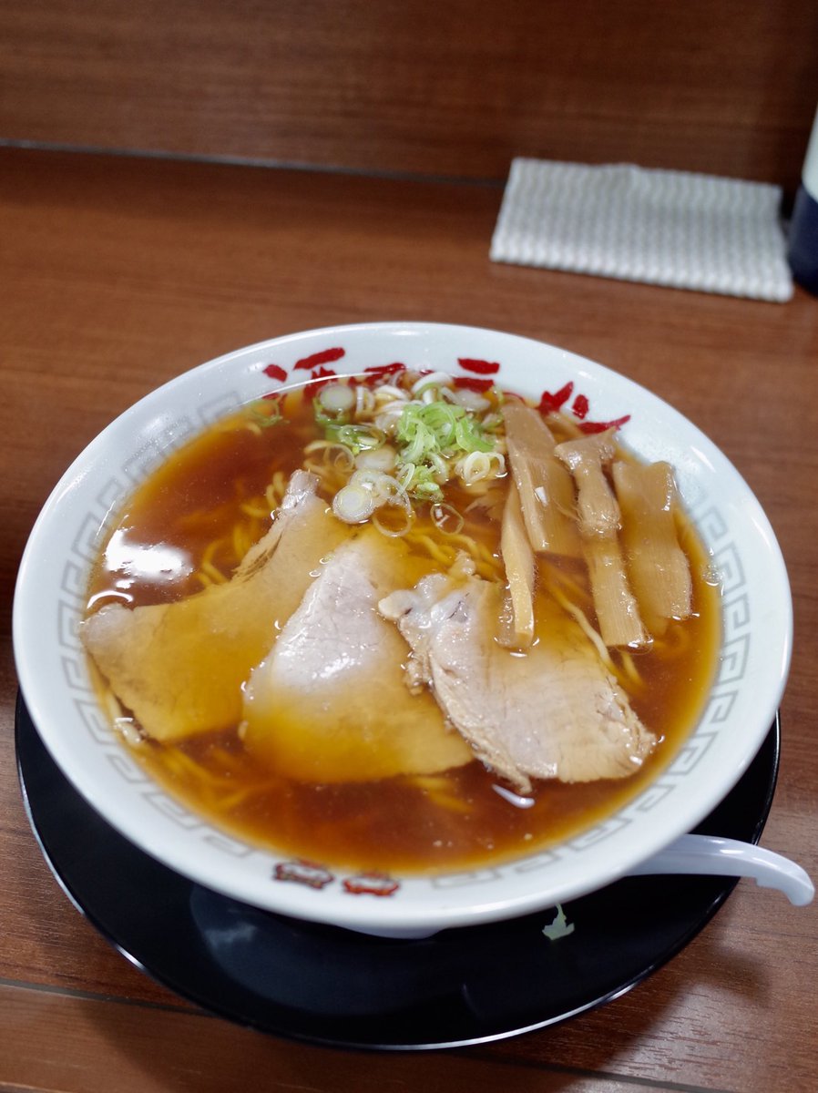 Hash Royal 三日月軒 緑ヶ丘店 山形県酒田市 中華そば 中 650円 東京 九州じゃんがら で勤務していた 三日月軒 中町店 のご子息が 帰郷後に 風林火山 酒田店 で勤務 その後 月系の名店 満月 の後押しを受けて昨年12月にオープンした 三日月軒の