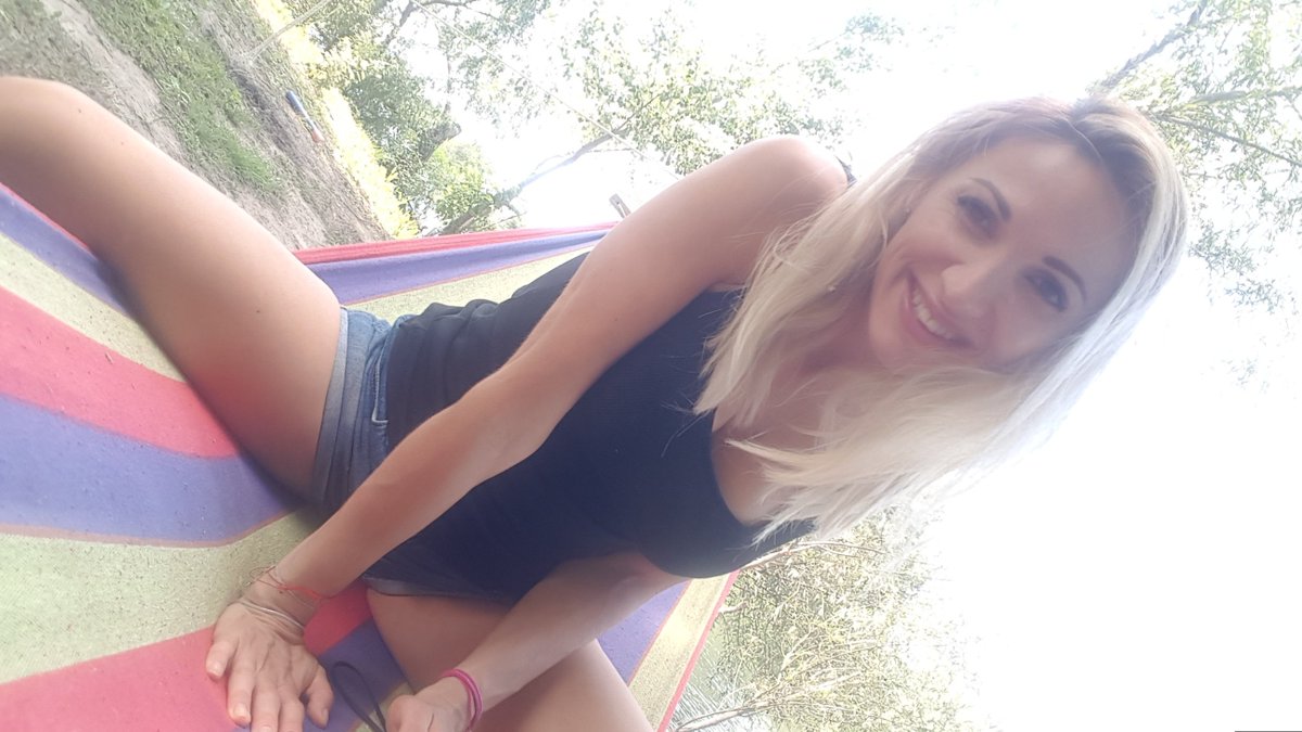 JuliaS86882421's tweet photo. Hi everybody! Happy Sunday! Smile is the best therapy!
You find me online here⬇️🌈💋
https://t.co/BELGOwDzoC
#onlinemodel #imlive
#porn
#OnlineModelling #Sunday https://t.co/gFKdtNjNdd