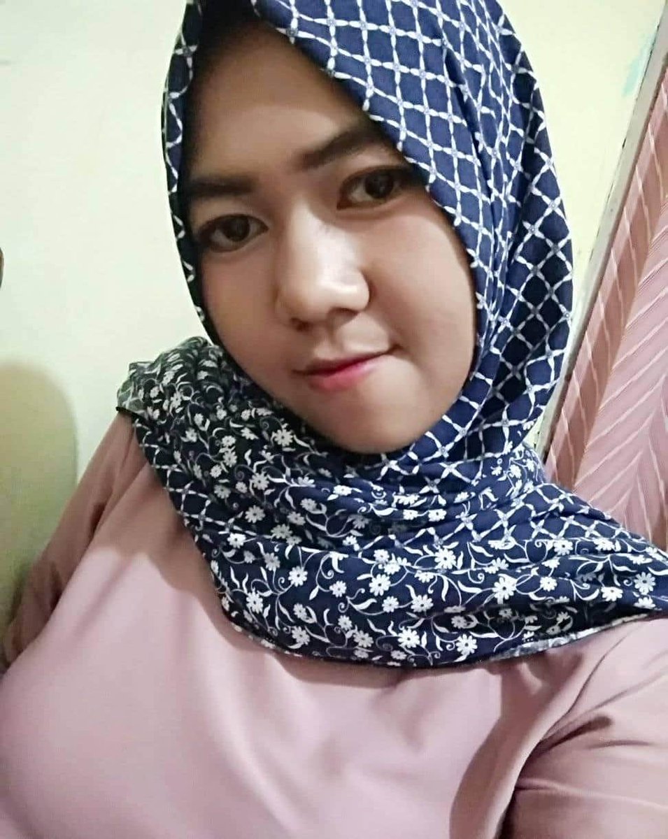 Nakal dan binal itu biasa. Tapi seorang istri yang sholehah itu bisa melayani kontol smua orang 😘😘 CS romantis 💏 n yg mau rate kontolnya boleh