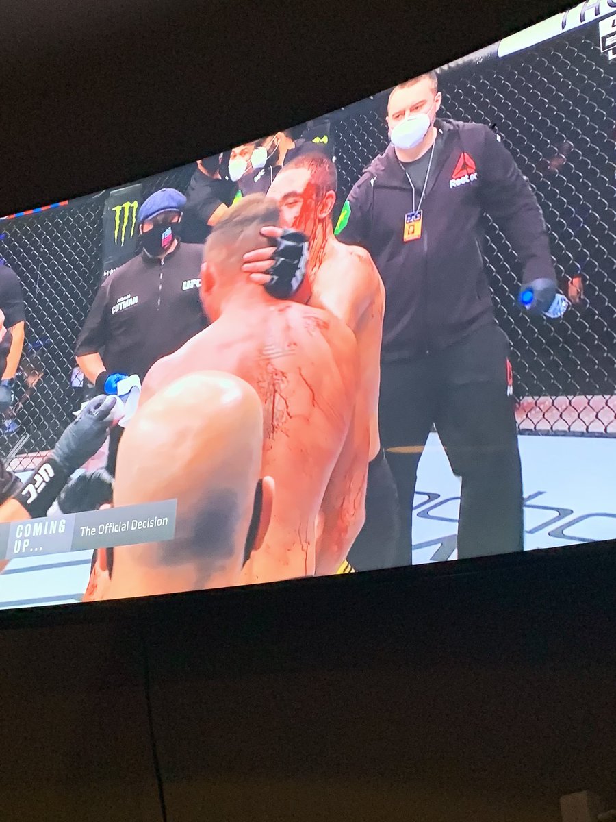 LayaliAbuasi's tweet photo. FIREEEEE!!!! Amazing fight. Major respect ✊🏻 https://t.co/35cd3odqzm