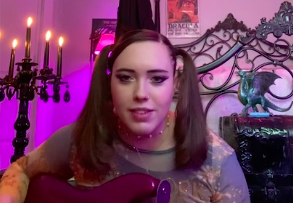 thefader's tweet photo. #DigitalFORT: Watch a set from Soccer Mommy (@sopharela).
https://t.co/2p6p3RtYrd https://t.co/kHSBJidKE9