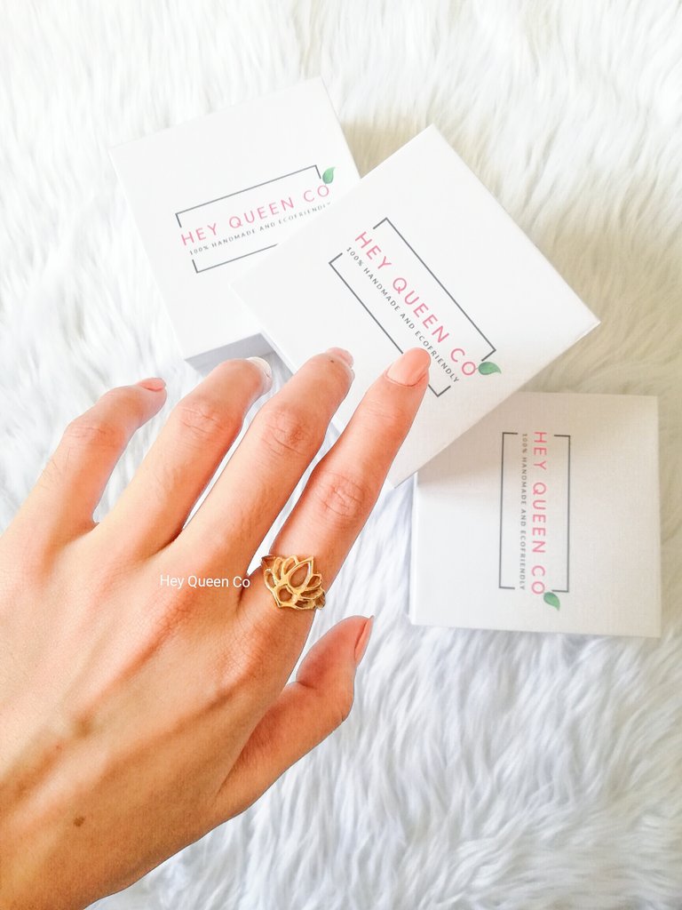 HeyQueenCo's tweet photo. Lotus Flower "Bloom Anyway" Ring

Whenever you doubt your self-worth, remember the Lotus flower. Even though it emerges from the mud, once it blooms and breaks the surface of the water, the Lotus flower is entirely unmarked by the dirt that surrounded it. https://t.co/SP06IrvoFM