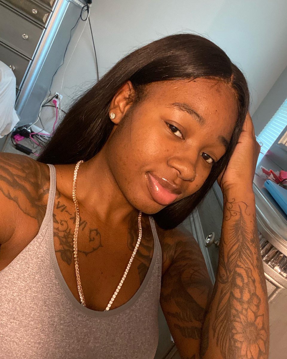 lovato_sarina's tweet photo. Pretty in real life not just on the media🥱💜. #realprettybitch #nofilterneeded https://t.co/A0K3fT2dTe