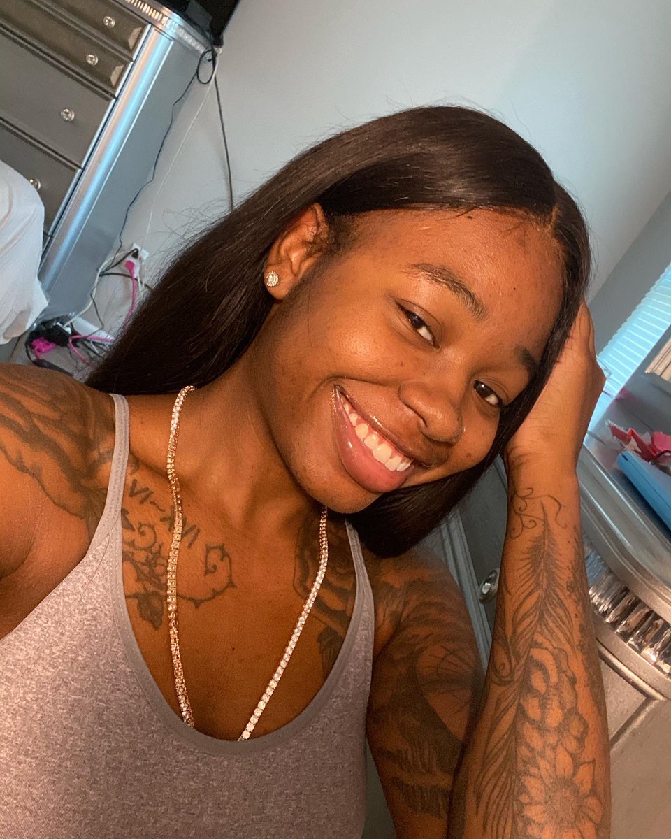 lovato_sarina's tweet photo. Pretty in real life not just on the media🥱💜. #realprettybitch #nofilterneeded https://t.co/A0K3fT2dTe