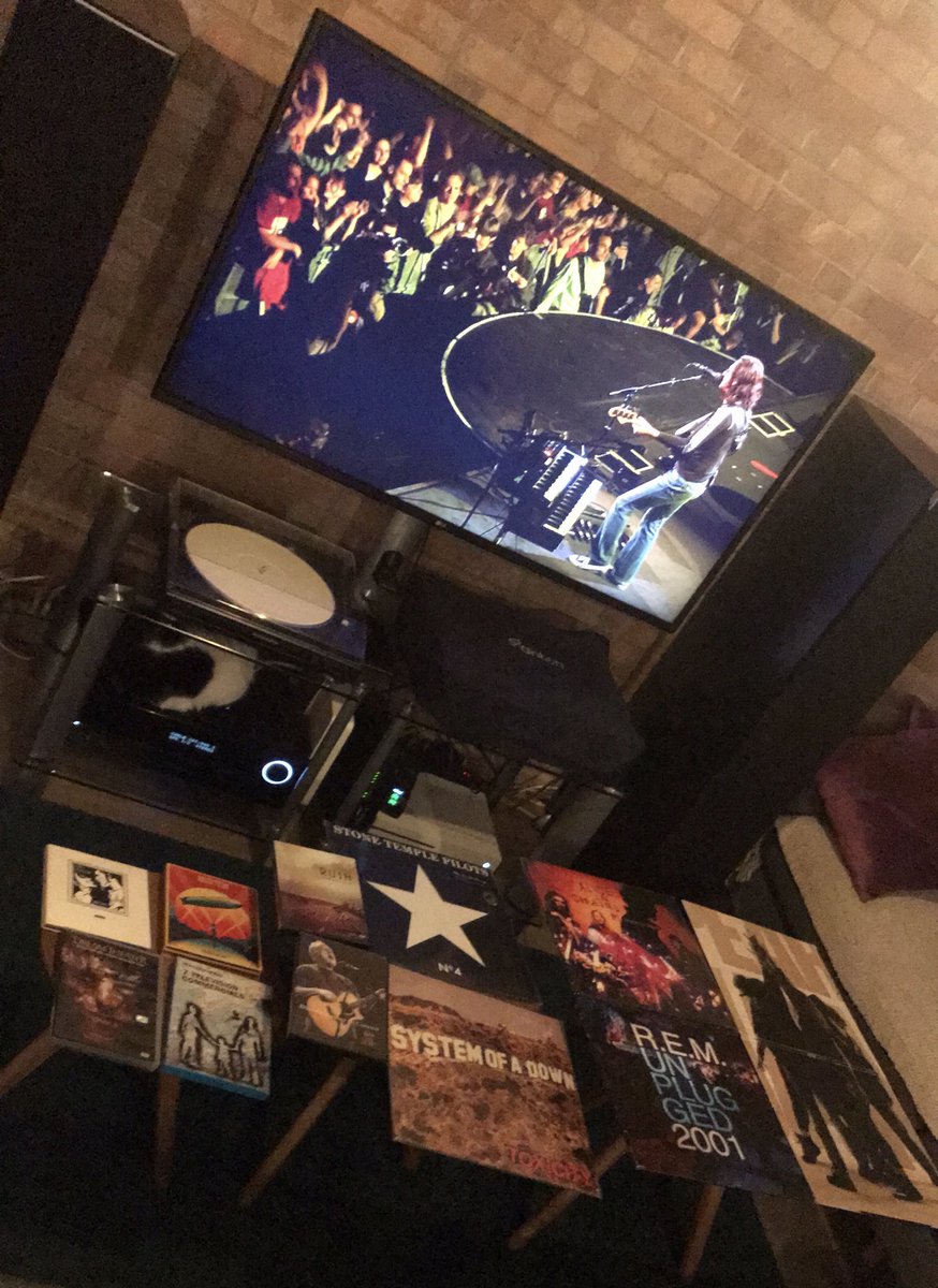 santeinzu's tweet photo. Llevo 12 horas de #musica #vinilo #dvd #blueray #MadSeason #DreamTheater #LedZeppelin #Rush #DavidGilmour #Radiohead #StoneTemplePilot #SystemOfADown #AliceInChains #REM #PearlJam https://t.co/MONAgndUcF