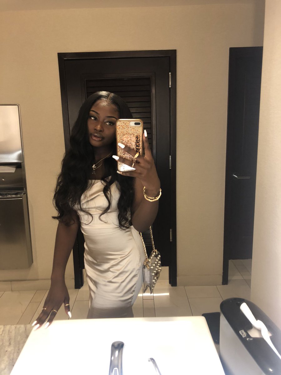 XoxoAngelicc's tweet photo. here’s a series of pictures from my b-day you guys never saw..🥳 https://t.co/qIjENJaFng