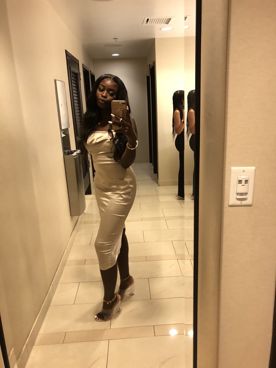 XoxoAngelicc's tweet photo. here’s a series of pictures from my b-day you guys never saw..🥳 https://t.co/qIjENJaFng