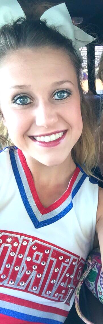 kennadeeeee's tweet photo. My lashes needed some HELP 😂😂 https://t.co/2liFfwYxS5