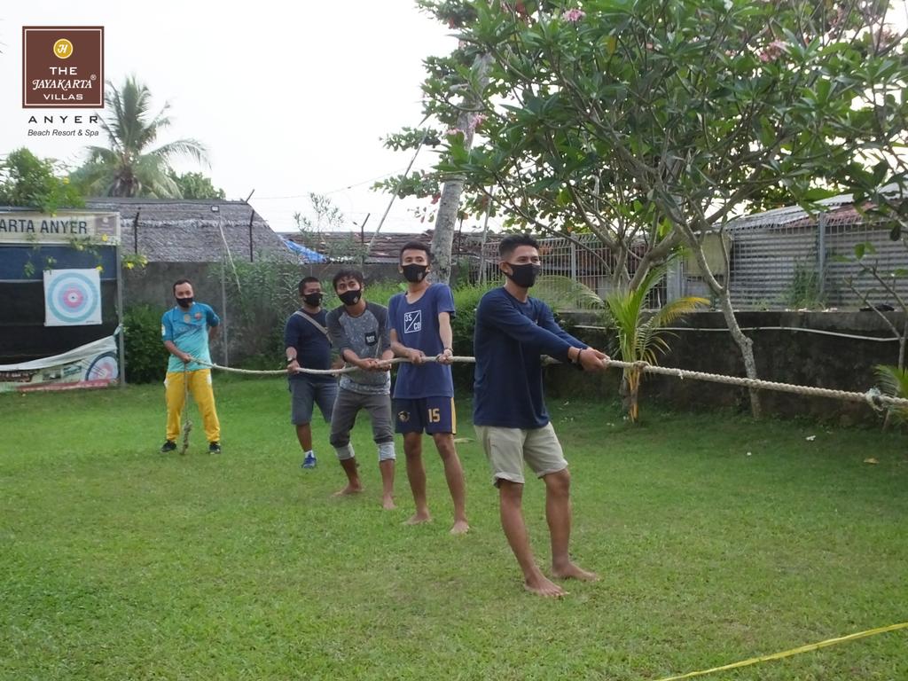 jayakartaanyer's tweet photo. Lomba antar karyawan The Jayakarta Villas Anyer.
Dalam rangka ulang tahun Jayakarta Group yang ke-68.
#welllocatedandfriendlyhotels
#jayakartahotelsandresorts
#thejayakartavillasanyer
#HUTJHR68
#pantaianyer
#hotelanyer
#hotelpromotion
#guestactivity https://t.co/7A9TnBSFBZ