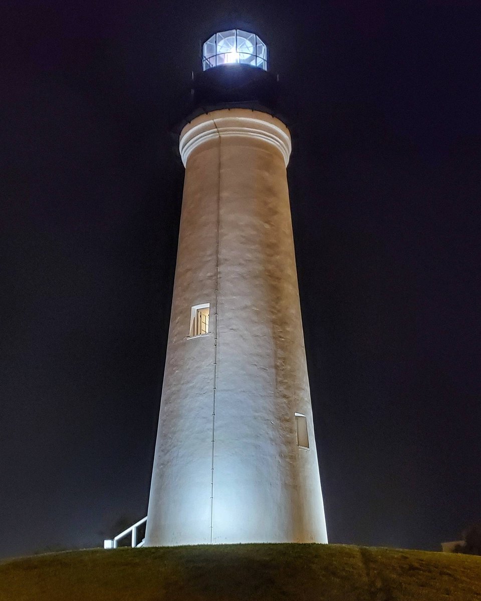 portisabeltexas's tweet photo. Long may she shine!
Historic Port Isabel Lighthouse.

#lighthouse #portisabeltexas #portisabel #portisabeltx #txhistcomm #texasdowntown #tropicaltrail #hannah #hurricanehannah https://t.co/V0MHcXwFON
