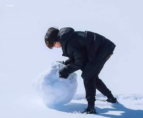 Gguk with his snow ball.  #MTVHottest BTS  @BTS_twt