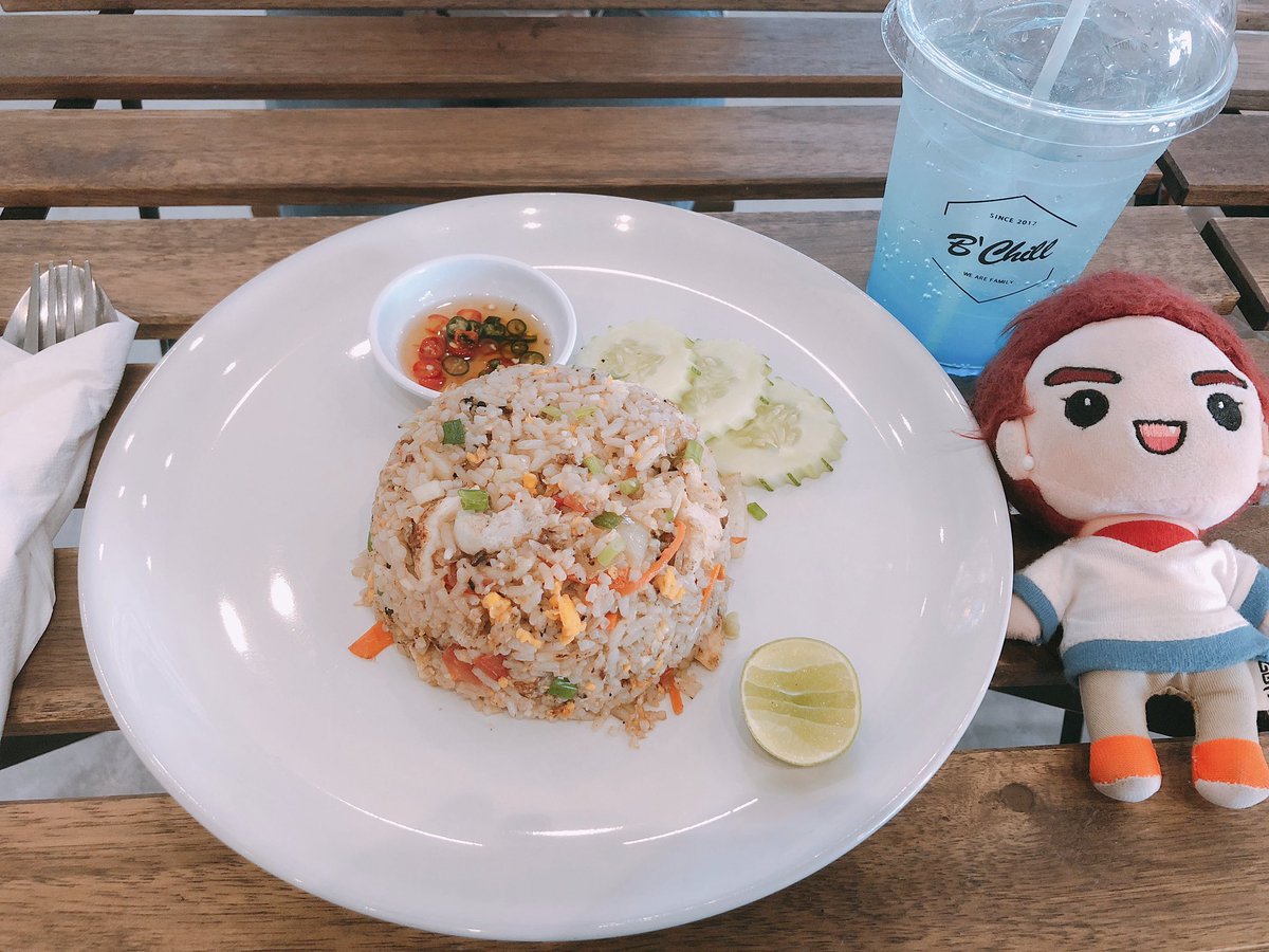 Qi_Tina's tweet photo. #chatwithmark If i upload foods, would Mark reply me🤔@mtuan93 https://t.co/xEEto54V5G