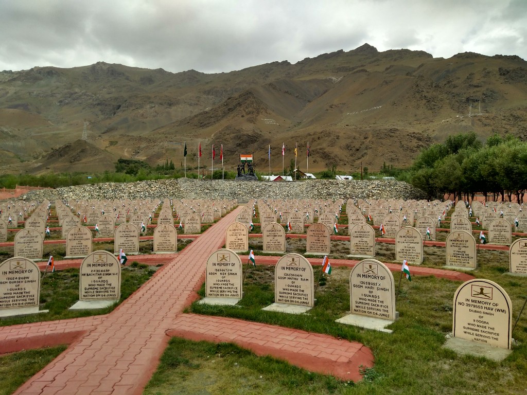 v4h_Team's tweet photo. #KargilVijayDiwas2020
#KargilVijayDiwas

தாய் நாடு காக்க கார்கில் போரில் வீரமரணம் அடைந்த இந்திய இராணுவ வீரர்களுக்கு வீரவணக்கம் செலுத்துவோம்..

கார்கில் வெற்றி தினம் இன்று..

ஜெய்ஹிந்த்.. https://t.co/CXTMKTRrDb