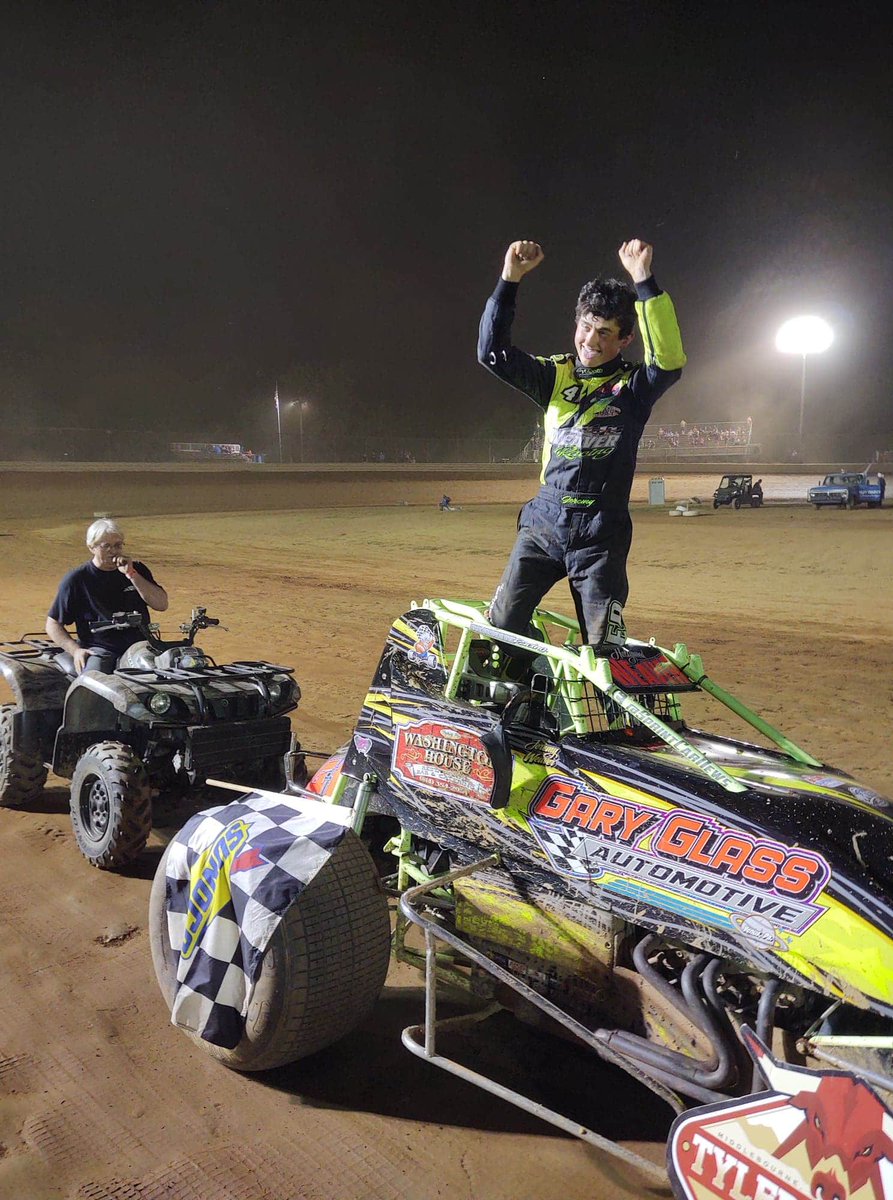 RUSHSprints's tweet image. .@jeremy_weaver35 celebrates his 2nd $600 win @The_Bullring, gets the weekend sweep &amp;amp; his 4th of the season in Equipment Rental Options Weekly Series action for Hull Racing