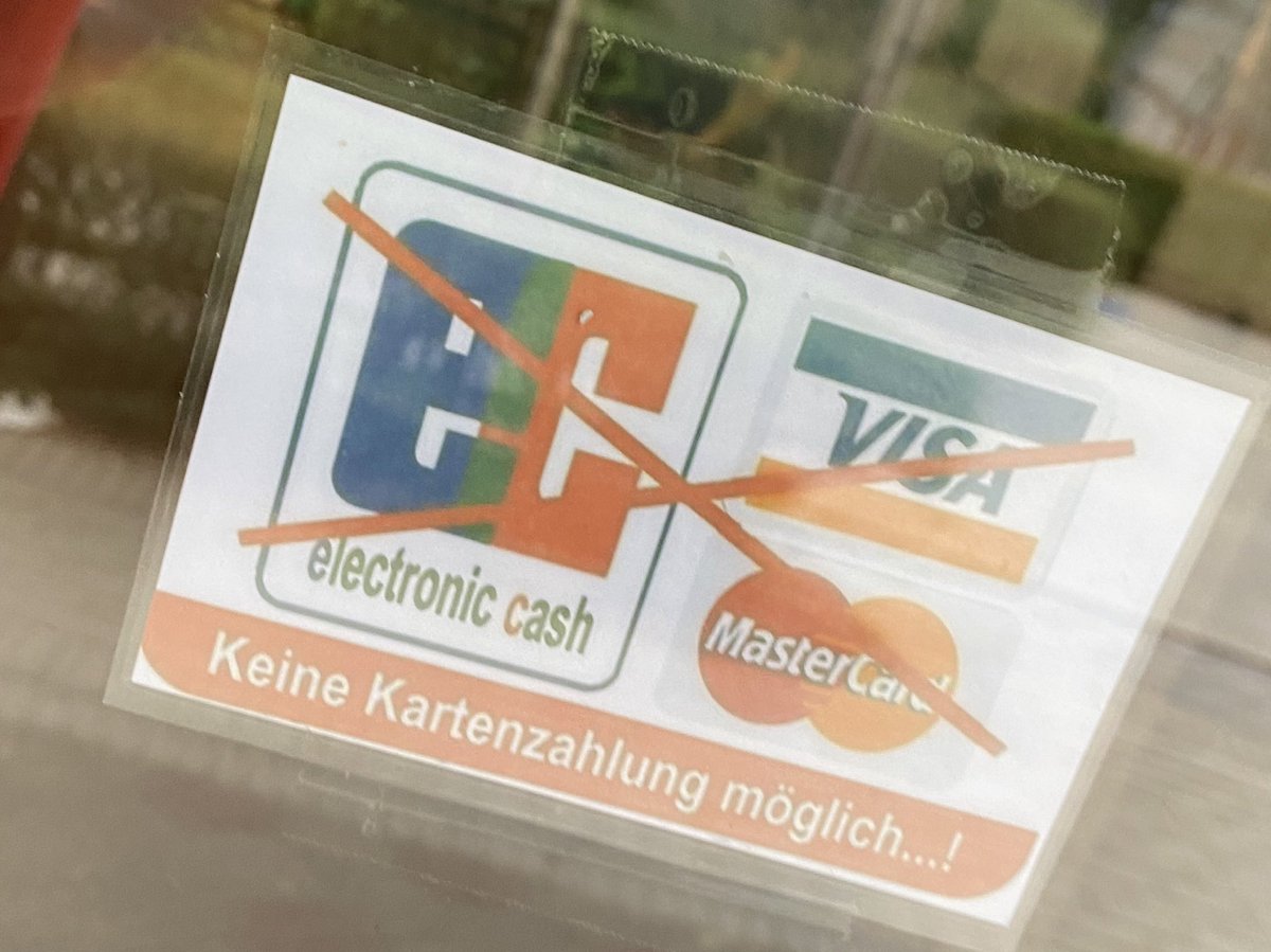 t_quast's tweet photo. Juli 2020, in ganz Deutschland explodieren die Zahlen der bargeldlosen Transaktionen #mitkarte. In ganz Deutschland? Nein, eine kleine Touri-Hochburg an der deutschen Nordseeküste weigert sich standhaft... Und weit und breit kein @baeckermitkarte ... https://t.co/JhGQ195gIR