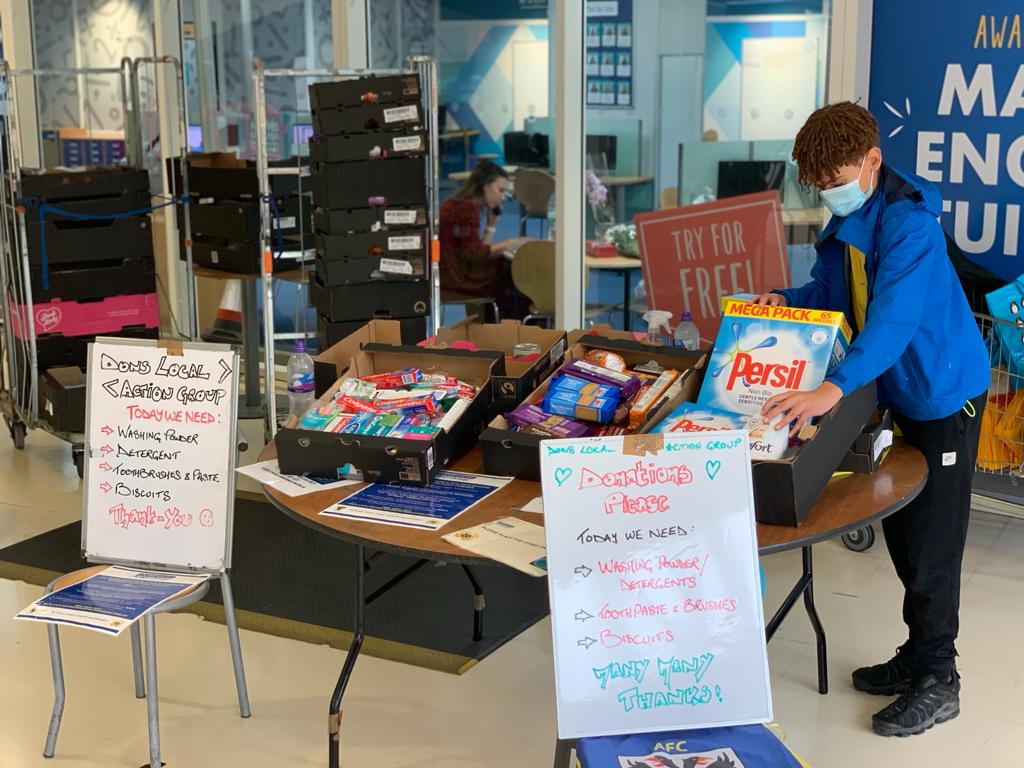 DonsLocalAction's tweet photo. All across SW London, our dedicated volunteers are setting up for another day helping the community with DLAG!
We always need extra hands at the weekends - if you could spare 3 hours to help, even just once, please get in touch!
DLAGvolunteer@afcwimbledonfoundation.org.uk
ππ https://t.co/7AnQhhHhWo