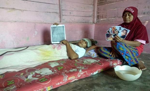 4ziz_01's tweet photo. Polres Labuhanbatu Bungkam Atas Kasus Anggota DPRD Fraksi PDIP yang Siksa &amp; Cabuti Kuku Sopir
===
Kelakuan mereka mencerminkan karakter dan perilaku yang semena-mena terhadap orang lain
Biadab dan sungguh bajingan
===
https://t.co/nYIaDEr5BA https://t.co/kZtxJQRiWi