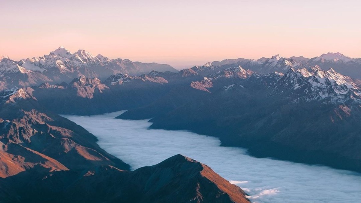 PureNewZealand's tweet photo. View from above. 😍 Can you guess #WhereInNZ this is? Hint: This place has one of the most stunning views in South Island. 📷: IG jamessyoung https://t.co/EANPHgPMtU