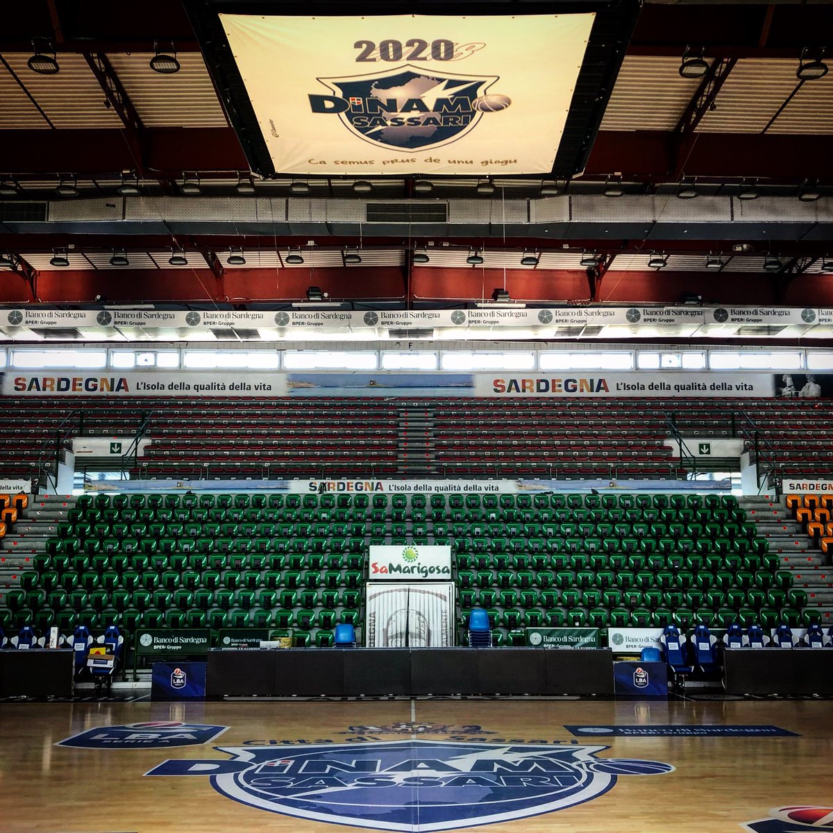 edoardocasalone's tweet photo. New season starting. Let’s have fun!
⚪️⚡️🔵
@dinamo_sassari | @LegaBasketA | @BasketballCL 

#preseason 
#impozibleisnothing #daesu1960 #forzadinamo #dinamosassari #dinamoss #dinamo #Sassari #lba #LegaBasketA #serieA #A1 #basketballchampionsleague #basket #basketball #season2021 https://t.co/s8kss2MOtr