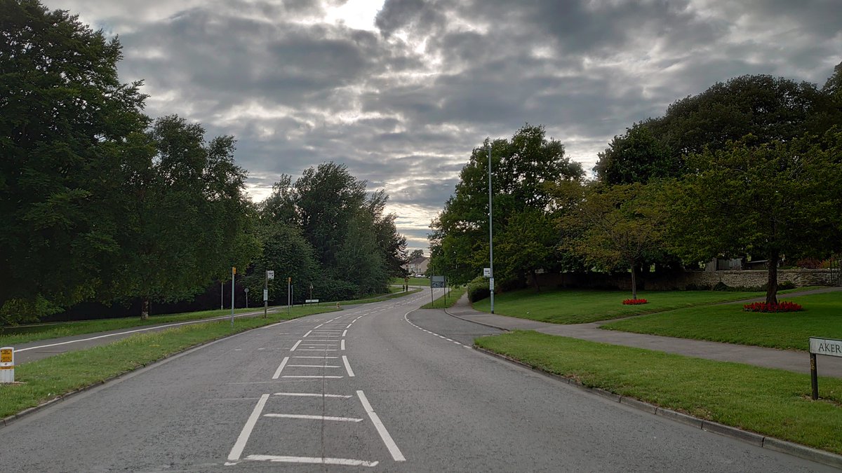 It all looks quite green and open when you get close in, doesn't it? The road south (Vicarage Road) heads towards the centre of Swindon (sort of), while those heading north, east and west take you to and through other residential areas. (4/24)