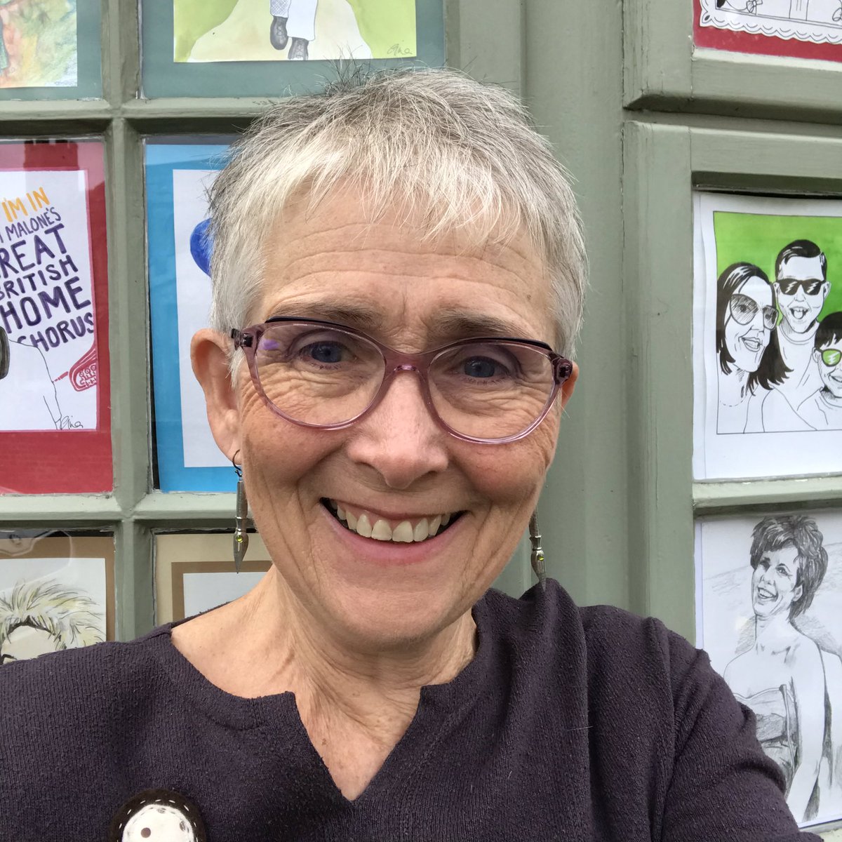 GinaFerrariArt's tweet photo. Deja Vu! Not so warm today but fingers crossed it won’t rain for the final day of @camopenstudios Open Windows. Your last chance to stop by and see my window of portraits!
#cosart2020 #openwindows2020 #cambridgeartist #portraitdrawing https://t.co/16ASblefvS