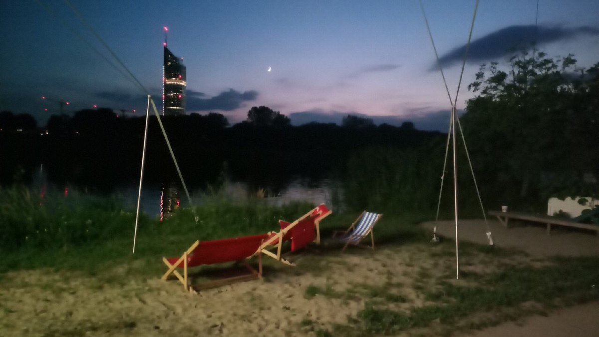UKollektiv's tweet photo. Schön war es gestern. Großer Dank an den Champion #Austrofred. Heute ist wieder #tagebuchslam mit der großartigen #DianaKöhle!
#ususamwasser #uawlive #wienliebe #kultursommer #vienna #floridsdorf #neuedonau #musik #kabarett #Literatur #kultur #badespaß #donau @falter_at @radiofm4 https://t.co/keM16JLNbO