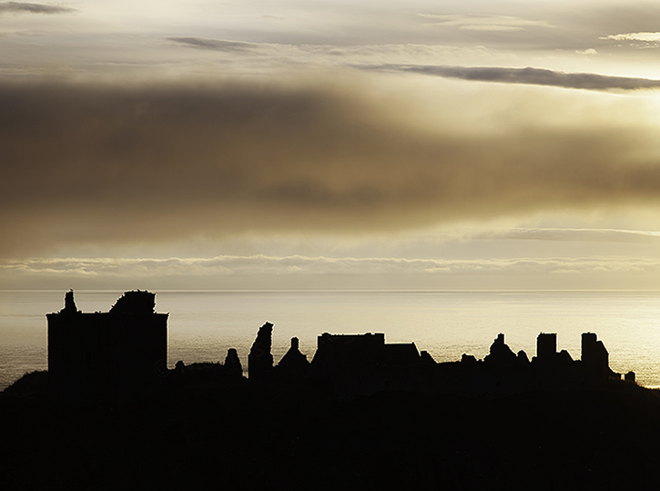 MearnsPhoto's tweet photo. Dunnottar Castle
@MearnsPhoto 

Photo from this morning. Interesting mix of sun, cloud and mist.
#DunnottarCastle #Stonehaven #silhouette #castle https://t.co/JIzUEZFOB9