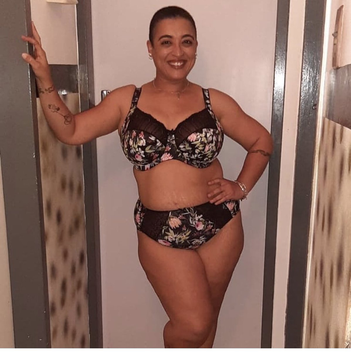 Lizacliffordbra's tweet photo. The set may be unbelievable beautiful but so is the confidence that goes with accepting and loving the body that you have for all its amazing ness! We love and appreciate you Nerina!
#putoncourage #lizaclifford #loveyourbody #CurvyGirls https://t.co/XOk8h5mSiL