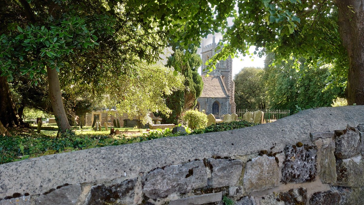 several feet below the level of the modern roundabout. What about the church? St Mary's is apparently of 13th century origin with the usual later fiddling about, including some major restoration and extension work circa 1848, deemed necessary because of Swindon's growth (9/24).