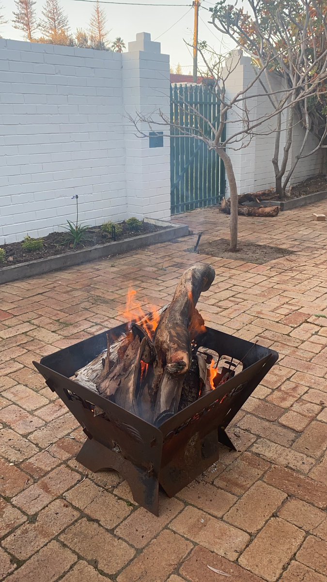 Sunday night around the fire. Awesome weather in Gero at the moment 👌🏼🍻