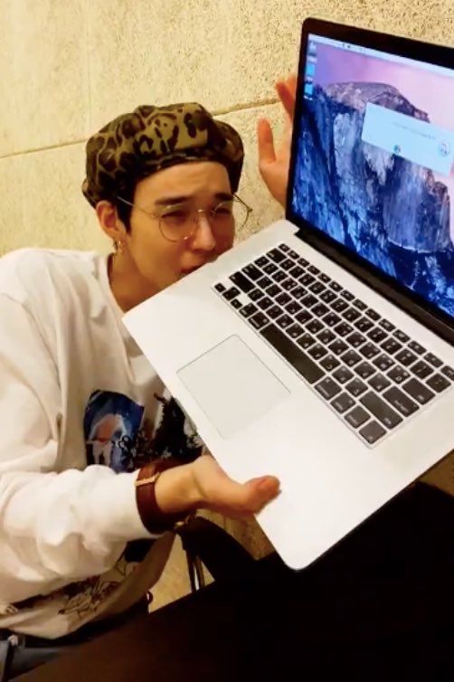 comment: do a capture time with the macbook toosejun: ??? i said it smells though...  dear god, i would like to know what goes on in his head