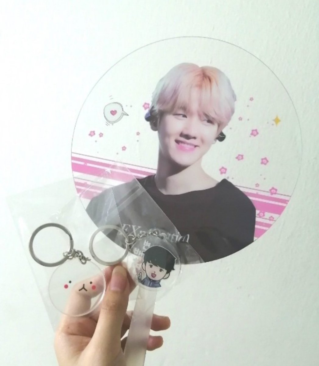 SallyDreamers's tweet photo. RM15 Baekhyu EXO Planet#5 Exploration Hand Fan
🍬 + RM4 with Baekhyun Keychain
(A:Baekhyun Channel / B: Sadali / C: SMile)
🍬 New with fan protector sticker
🍬 Rm8 (WM/EM)
@pasar_EXO @ExotradingMY @My_EXO
#exosale #exo #exomarket #exobuyandsell #exoexploration #baekhyun https://t.co/pWR7TtfQKM